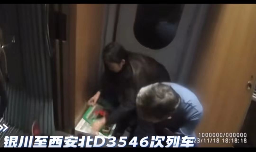 25分钟!列车上的“生死救援” 25分钟!列车上的“生死救援”