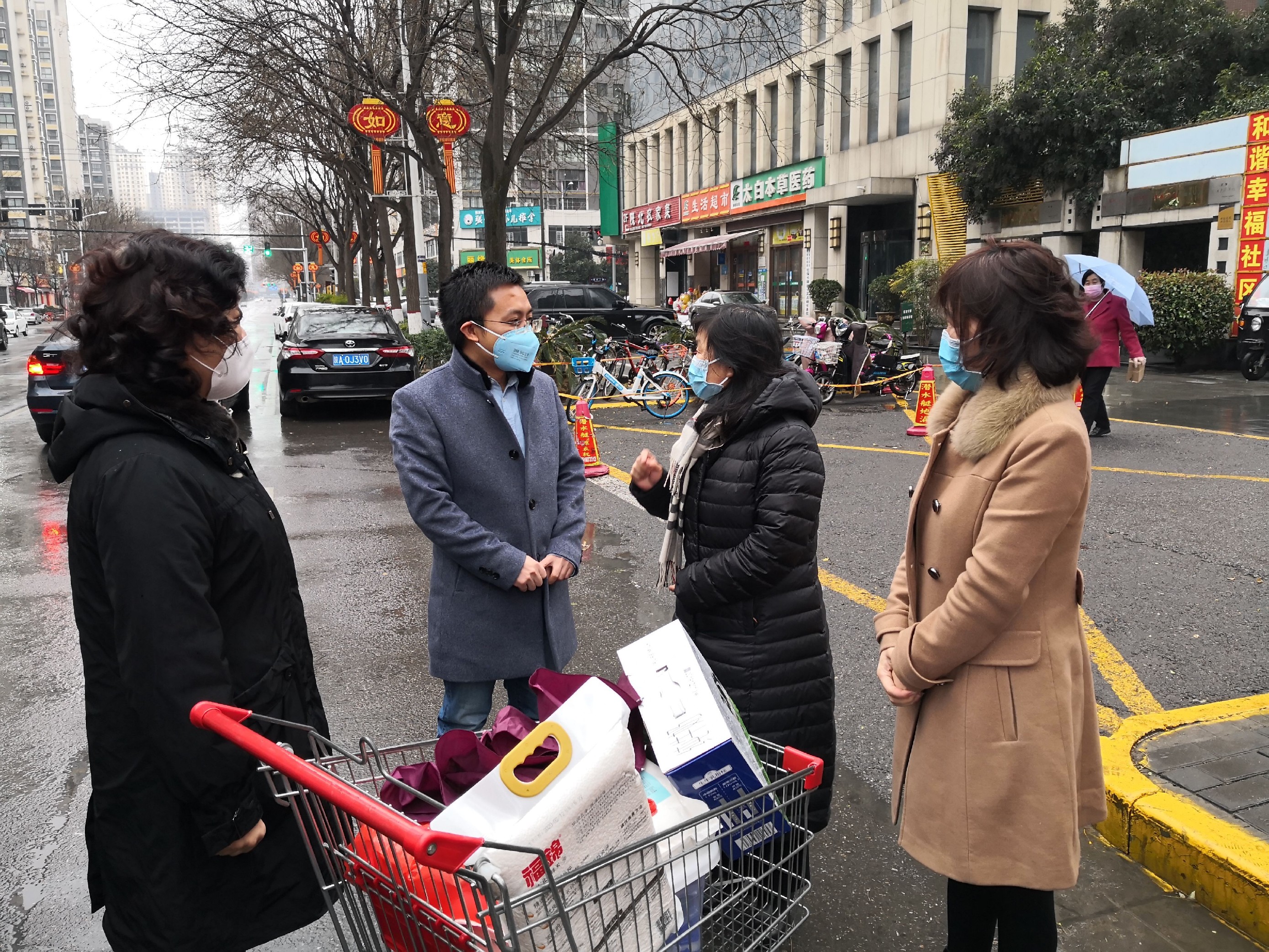 你冲锋一线 我保障后方 你冲锋一线 我保障后方