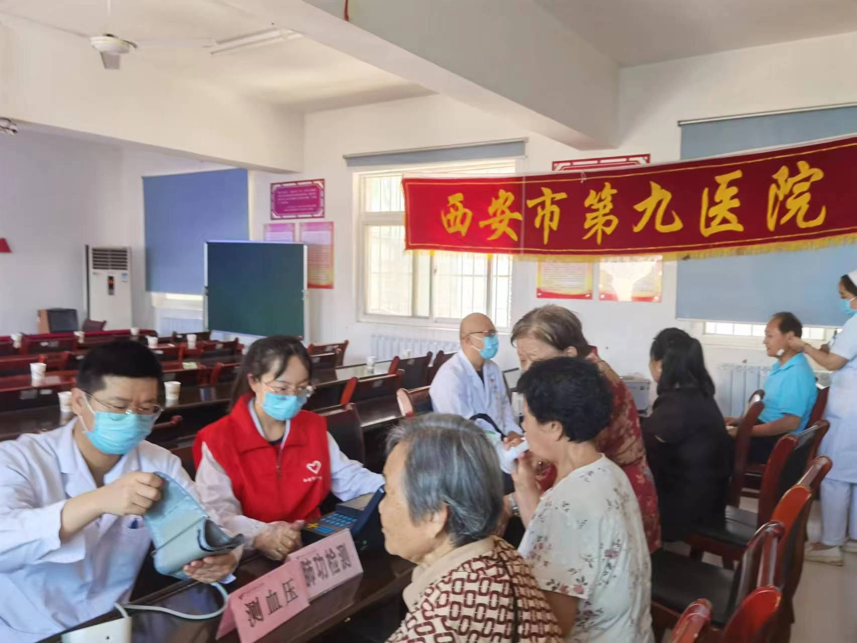 【义诊活动】市九院走进纺兴社区开展爱老敬老健康教育讲座及义诊活动 【义诊活动】市九院走进纺兴社区开展爱老敬老健康教育讲座及义诊活动