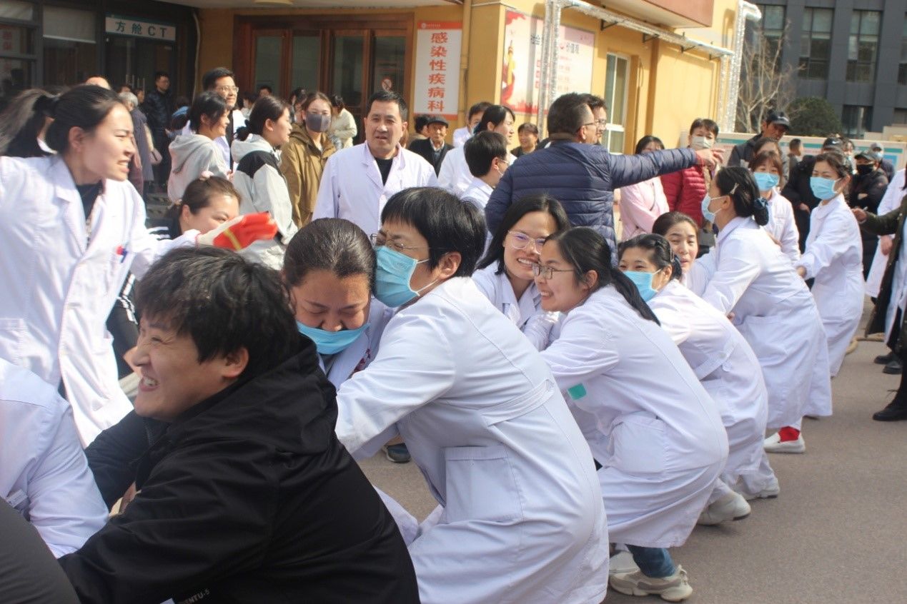 “牢记嘱托建新功·团结一致向前看” 拔河比赛 “牢记嘱托建新功·团结一致向前看” 拔河比赛