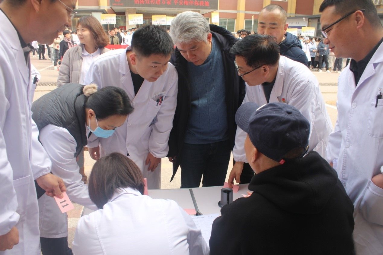 “牢记嘱托建新功·团结一致向前看” 拔河比赛 “牢记嘱托建新功·团结一致向前看” 拔河比赛