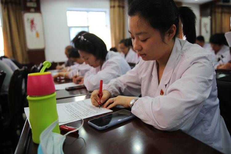 拼搏中跨越 考核中提升—2019年度行政后勤人员综合素质考核 拼搏中跨越 考核中提升—2019年度行政后勤人员综合素质考核