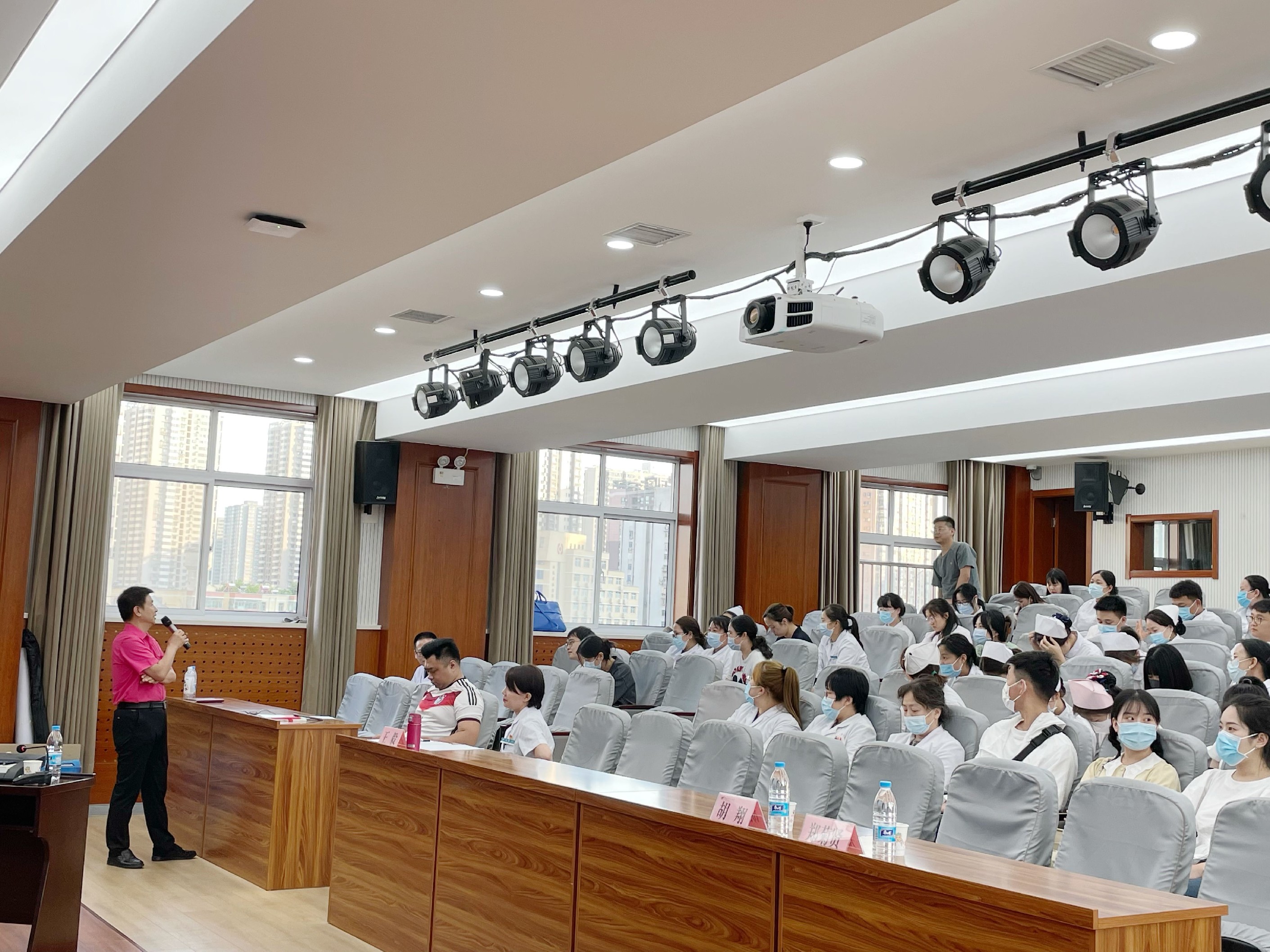 【党课开讲啦】——百场党课进科室(二) 【党课开讲啦】——百场党课进科室(二)