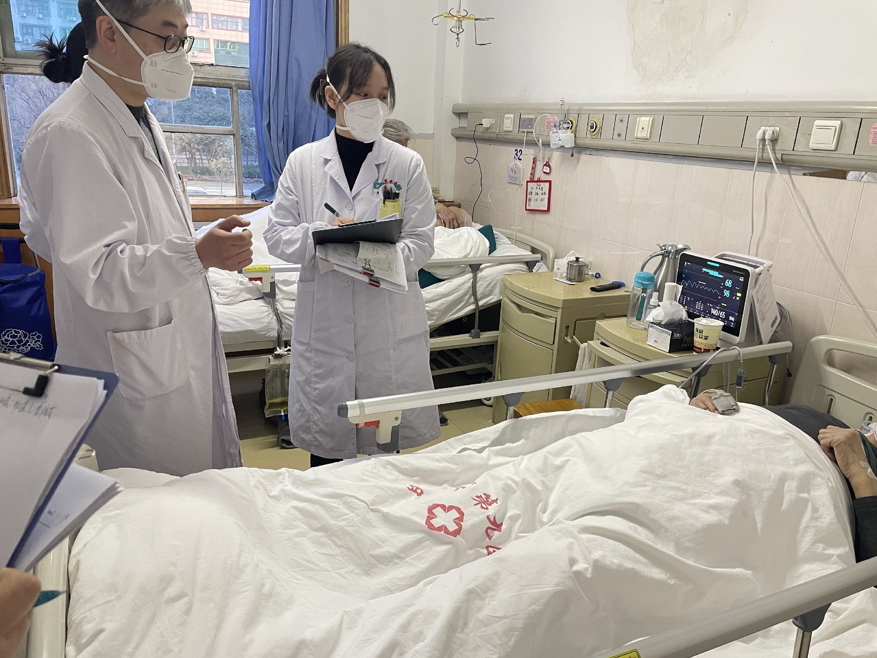 坚守医线,守护健康 坚守医线,守护健康