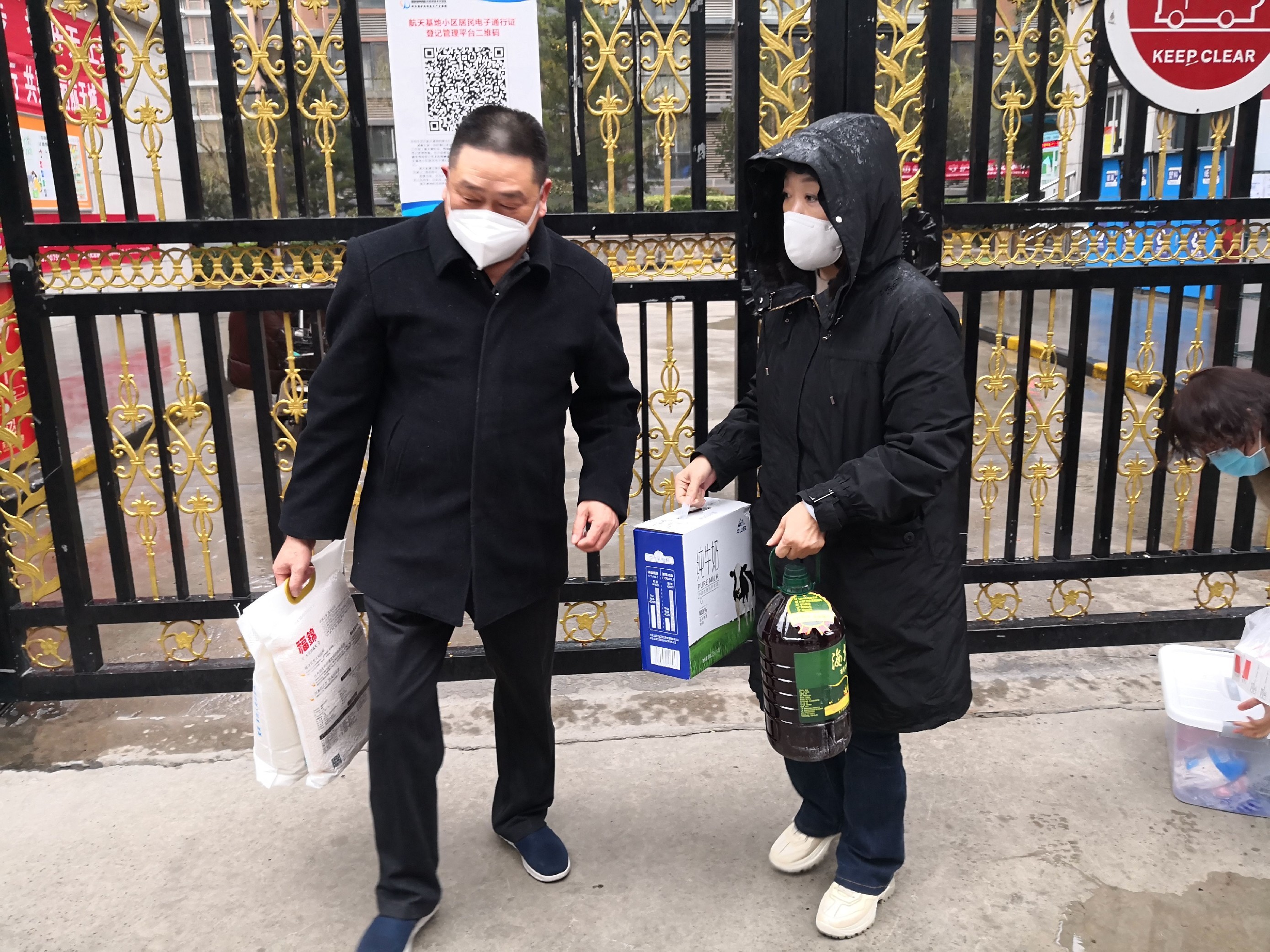 你冲锋一线 我保障后方 你冲锋一线 我保障后方