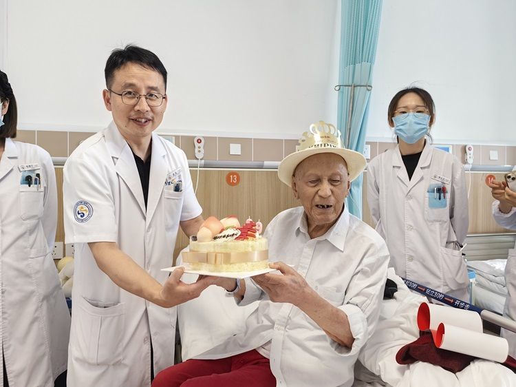 百岁老人的特殊生日 百岁老人的特殊生日