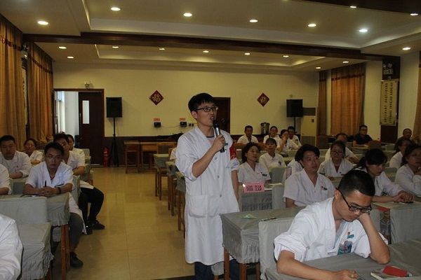 西安市第九医院举办“救死扶伤 大爱无疆”道德讲堂活动 西安市第九医院举办“救死扶伤 大爱无疆”道德讲堂活动