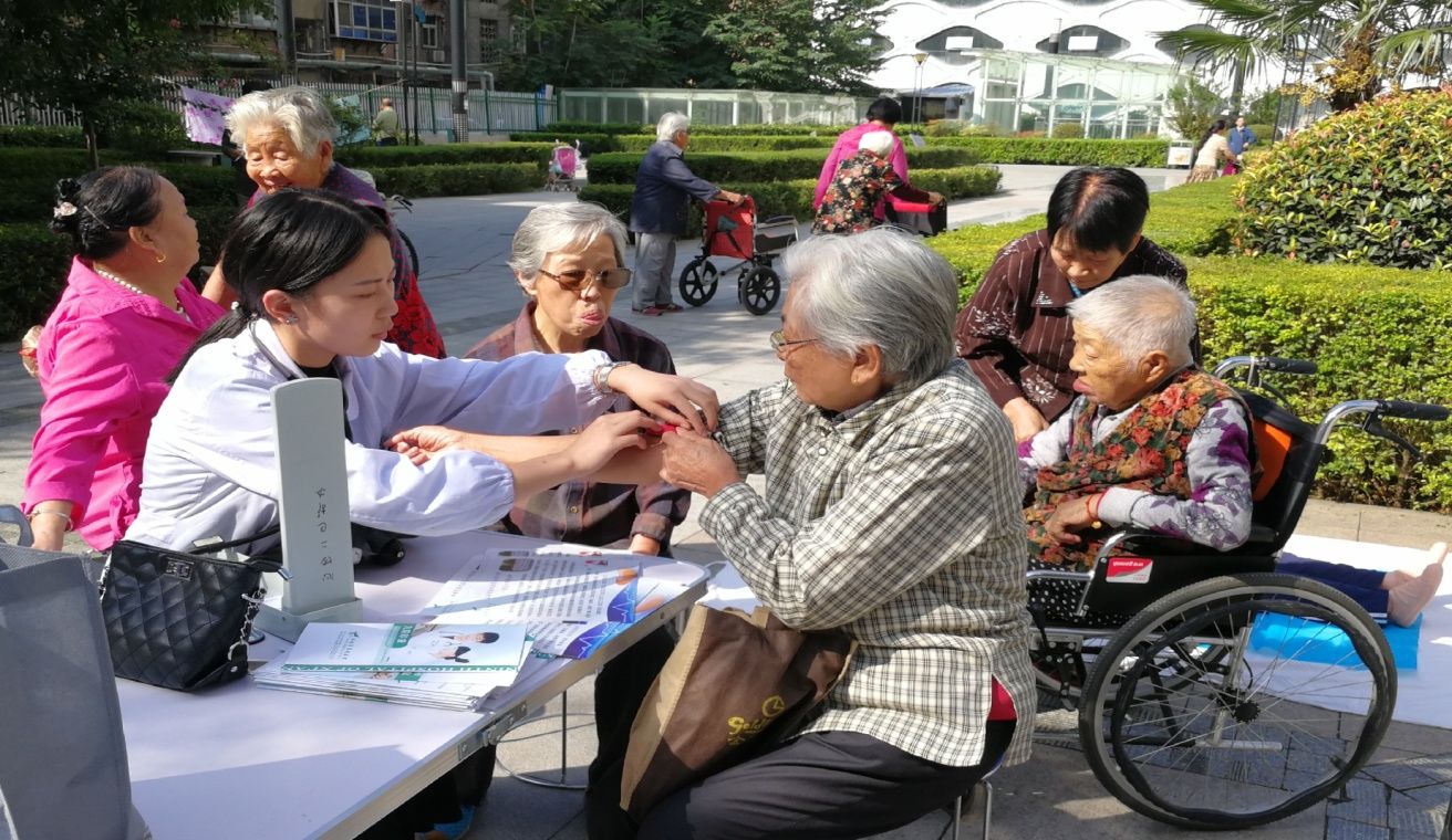 市九院举办护心科普活动 市九院举办护心科普活动