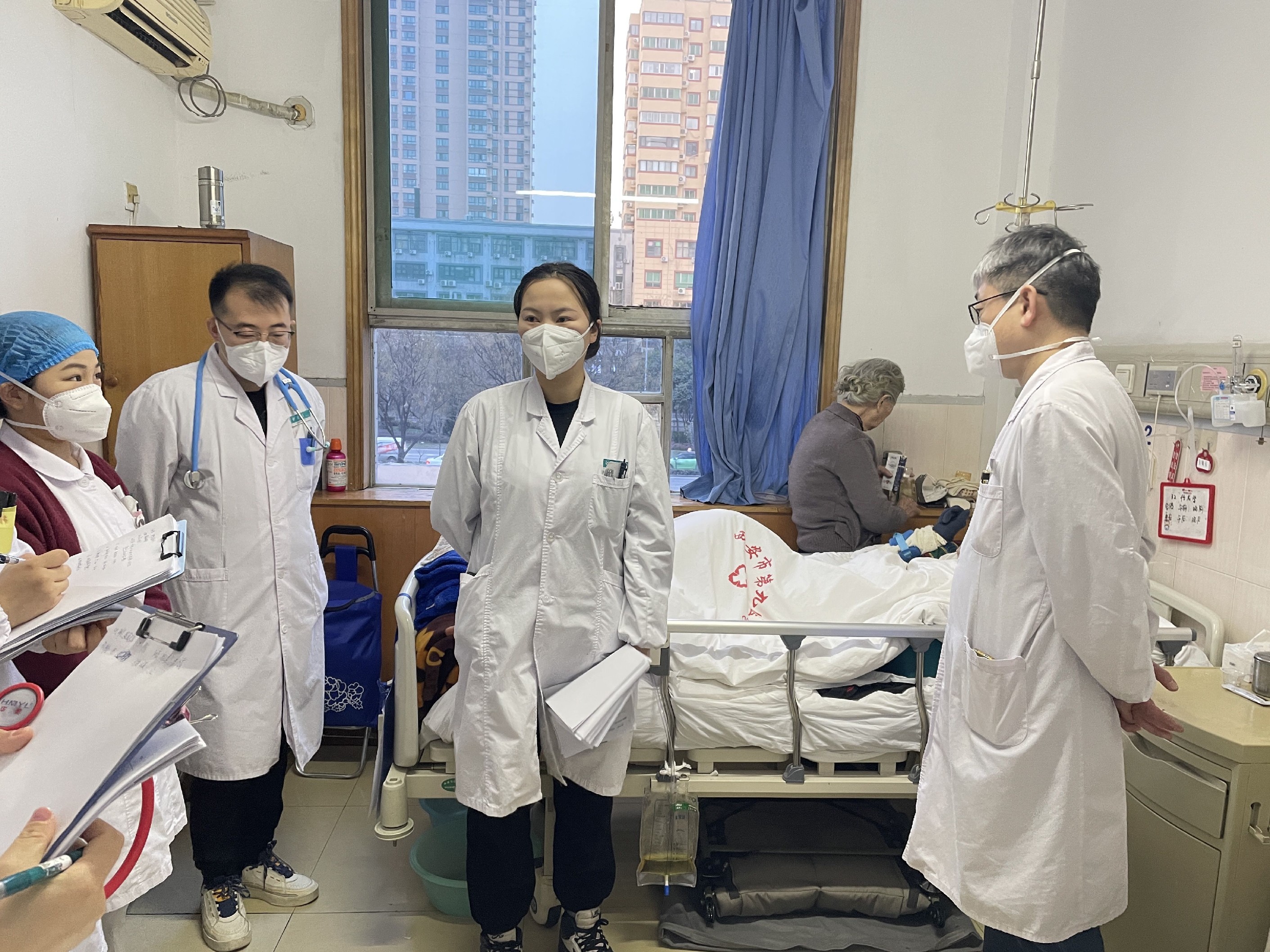 坚守医线,守护健康 坚守医线,守护健康
