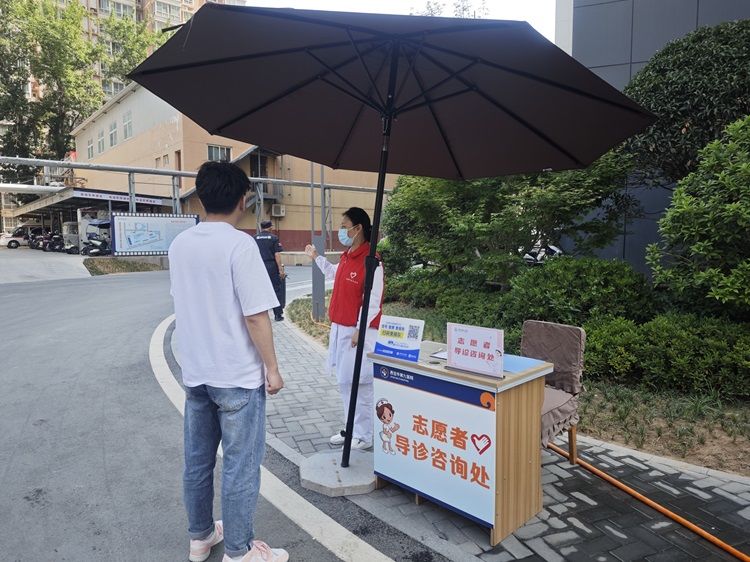 导医前移——市九院服务再出新举措 导医前移——市九院服务再出新举措