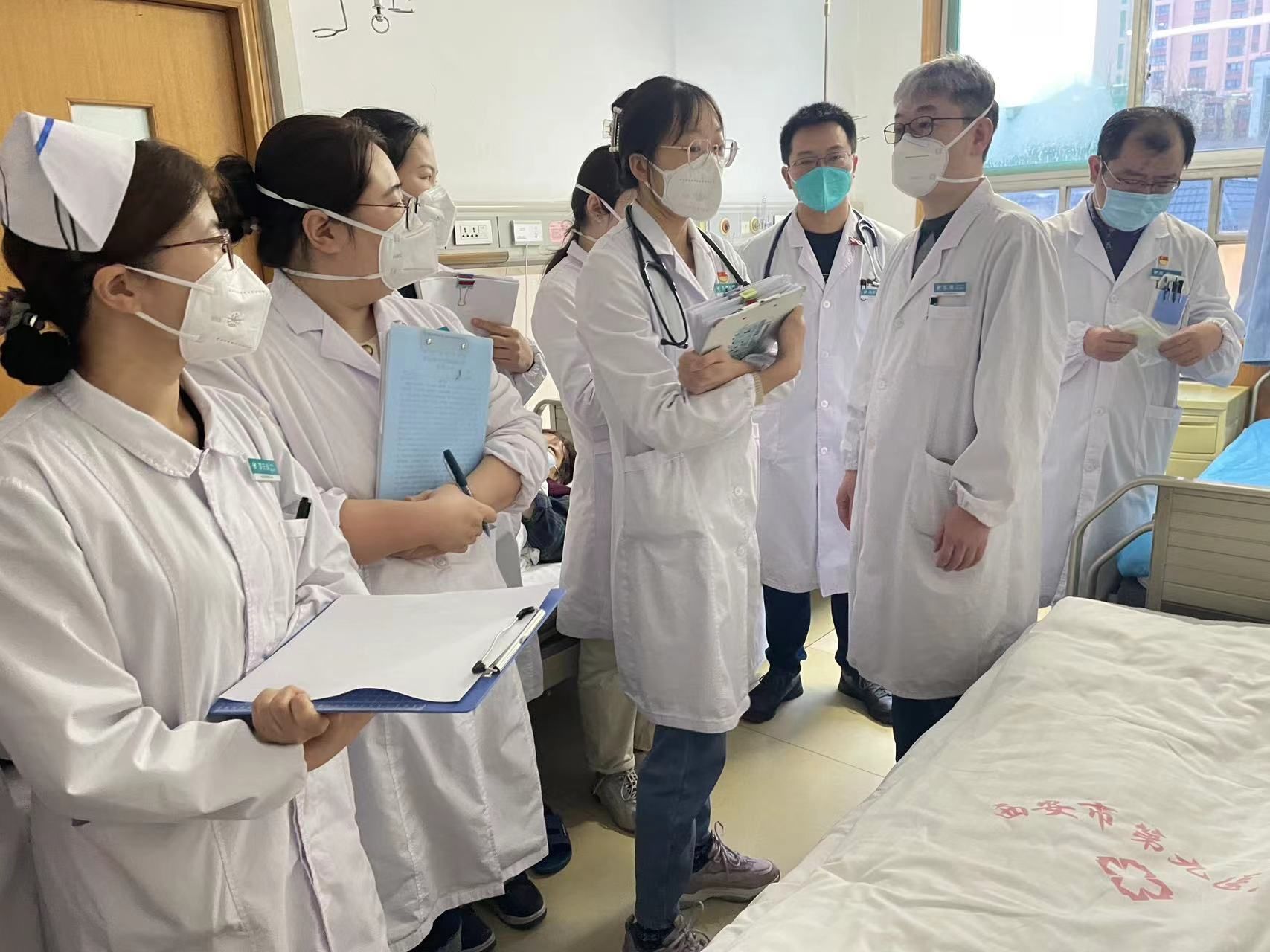 坚守医线,守护健康 坚守医线,守护健康