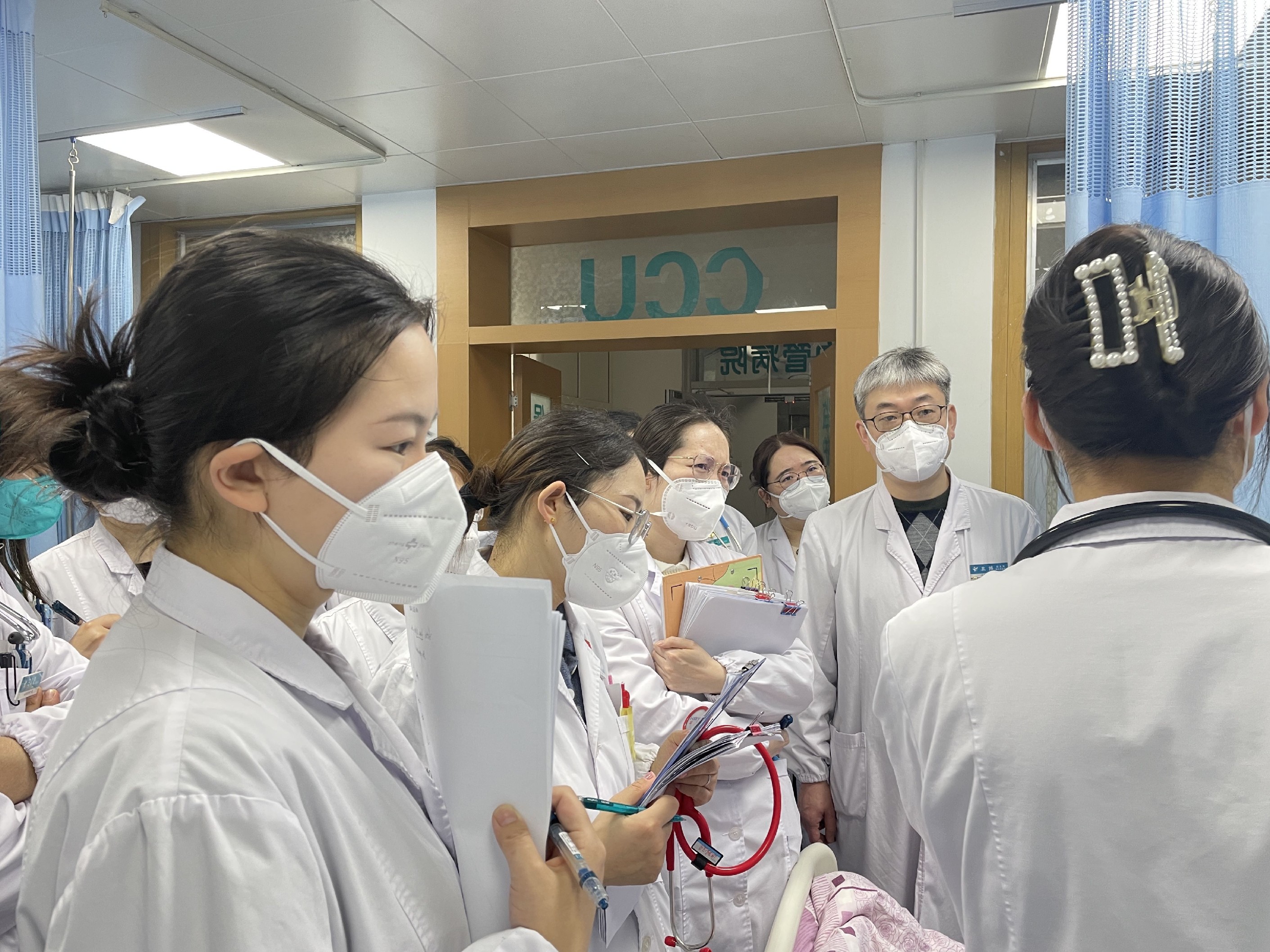 坚守医线,守护健康 坚守医线,守护健康