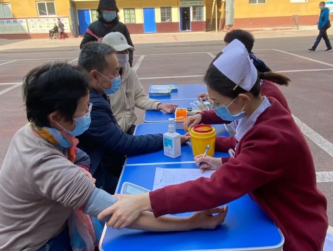 西安市第九医院肿瘤分院举办“抗癌防癌,你我同行”义诊活动 西安市第九医院肿瘤分院举办“抗癌防癌,你我同行”义诊活动