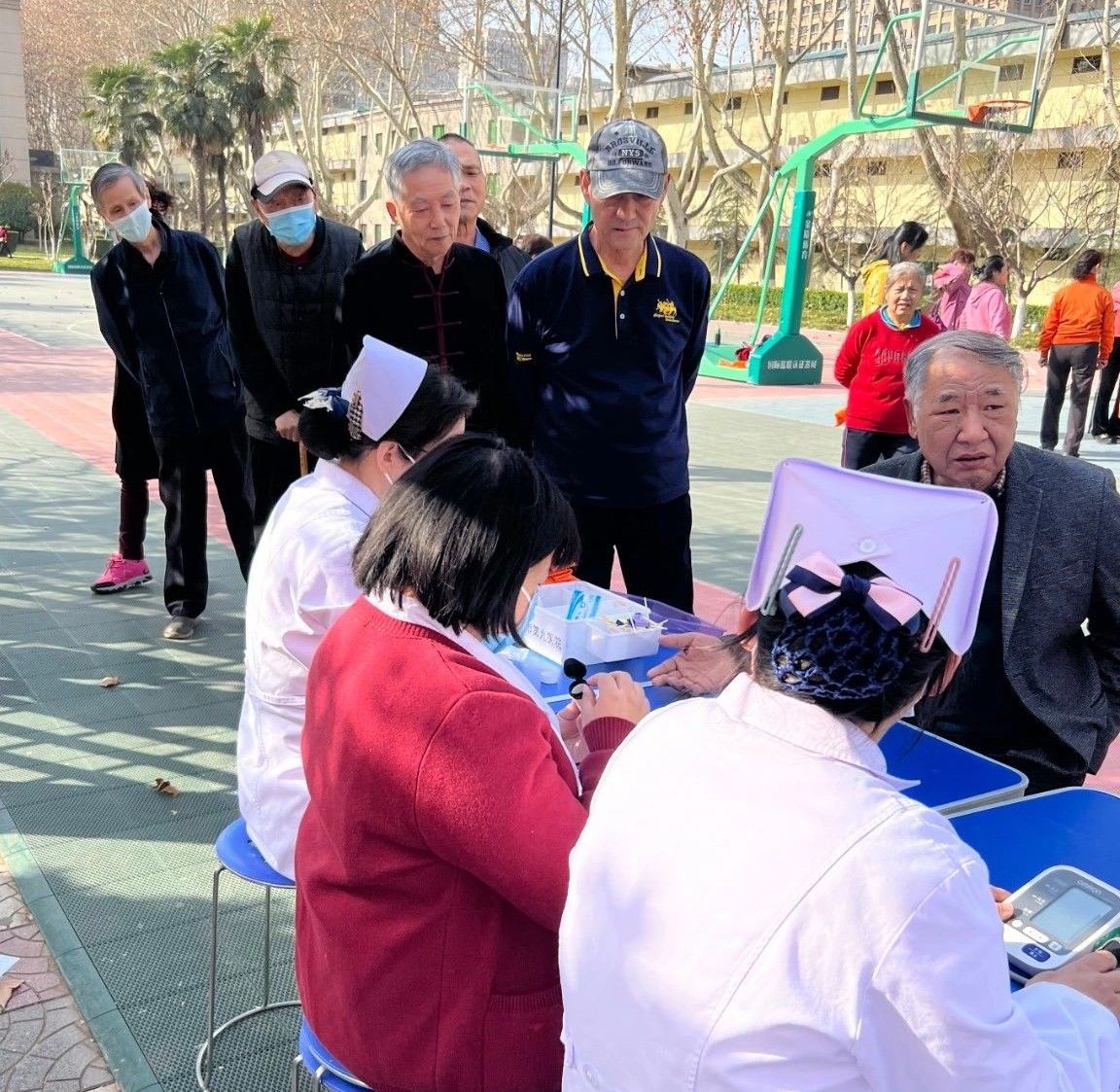 【图片新闻】西安市第九医院老年病一科走进测绘局社区 【图片新闻】西安市第九医院老年病一科走进测绘局社区