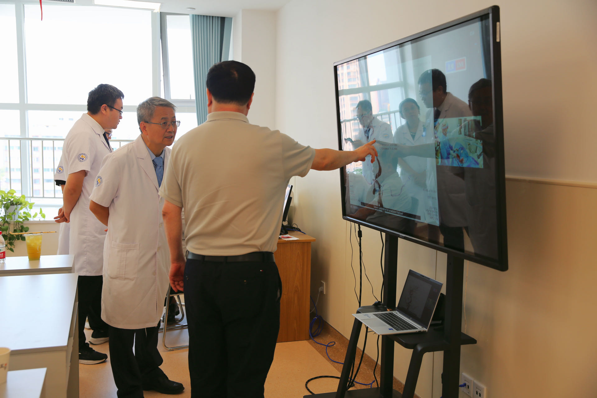 国家卫健委能力建设和继续教育神经介入专家组莅临西安市第九医院调研督导工作 国家卫健委能力建设和继续教育神经介入专家组莅临西安市第九医院调研督导工作