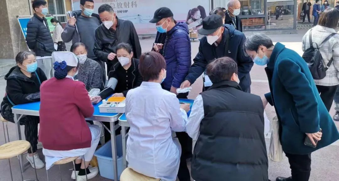 西安市第九医院肿瘤分院举办“抗癌防癌,你我同行”义诊活动 西安市第九医院肿瘤分院举办“抗癌防癌,你我同行”义诊活动
