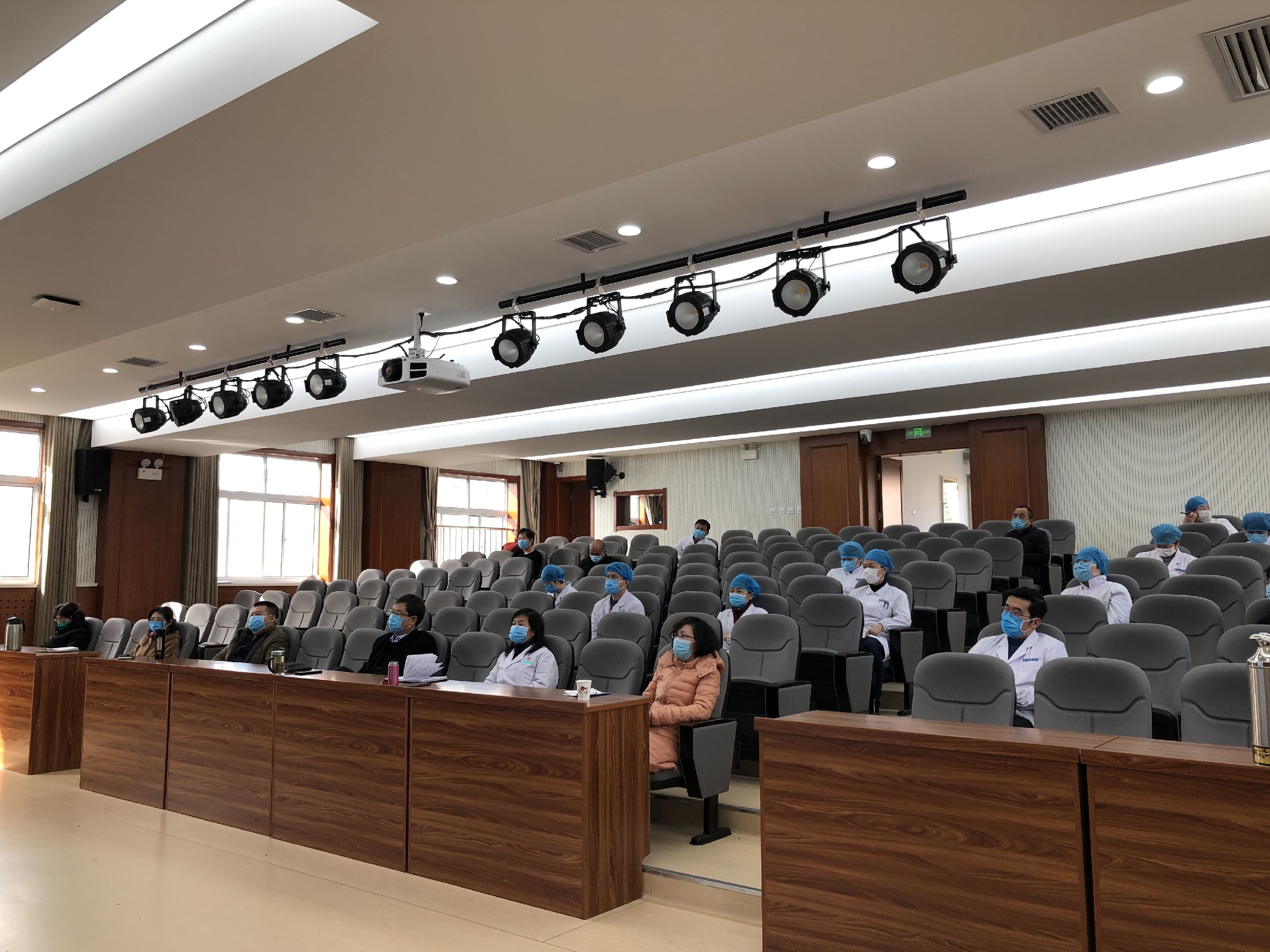 你冲锋一线 我保障后方 你冲锋一线 我保障后方