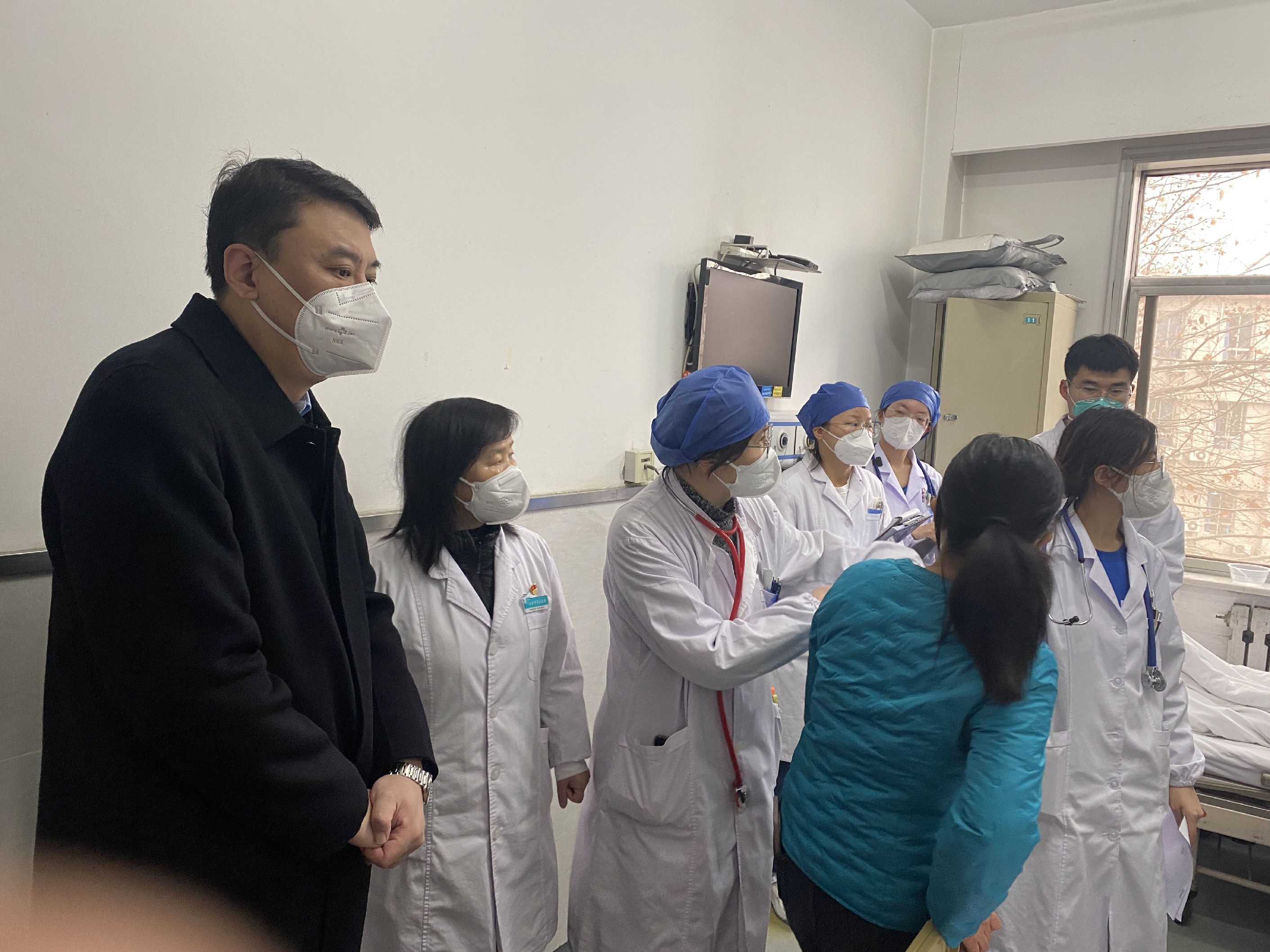 西安市卫生健康委张波副主任莅临市九院督导检查医疗救治工作并走访慰问医务人员 西安市卫生健康委张波副主任莅临市九院督导检查医疗救治工作并走访慰问医务人员
