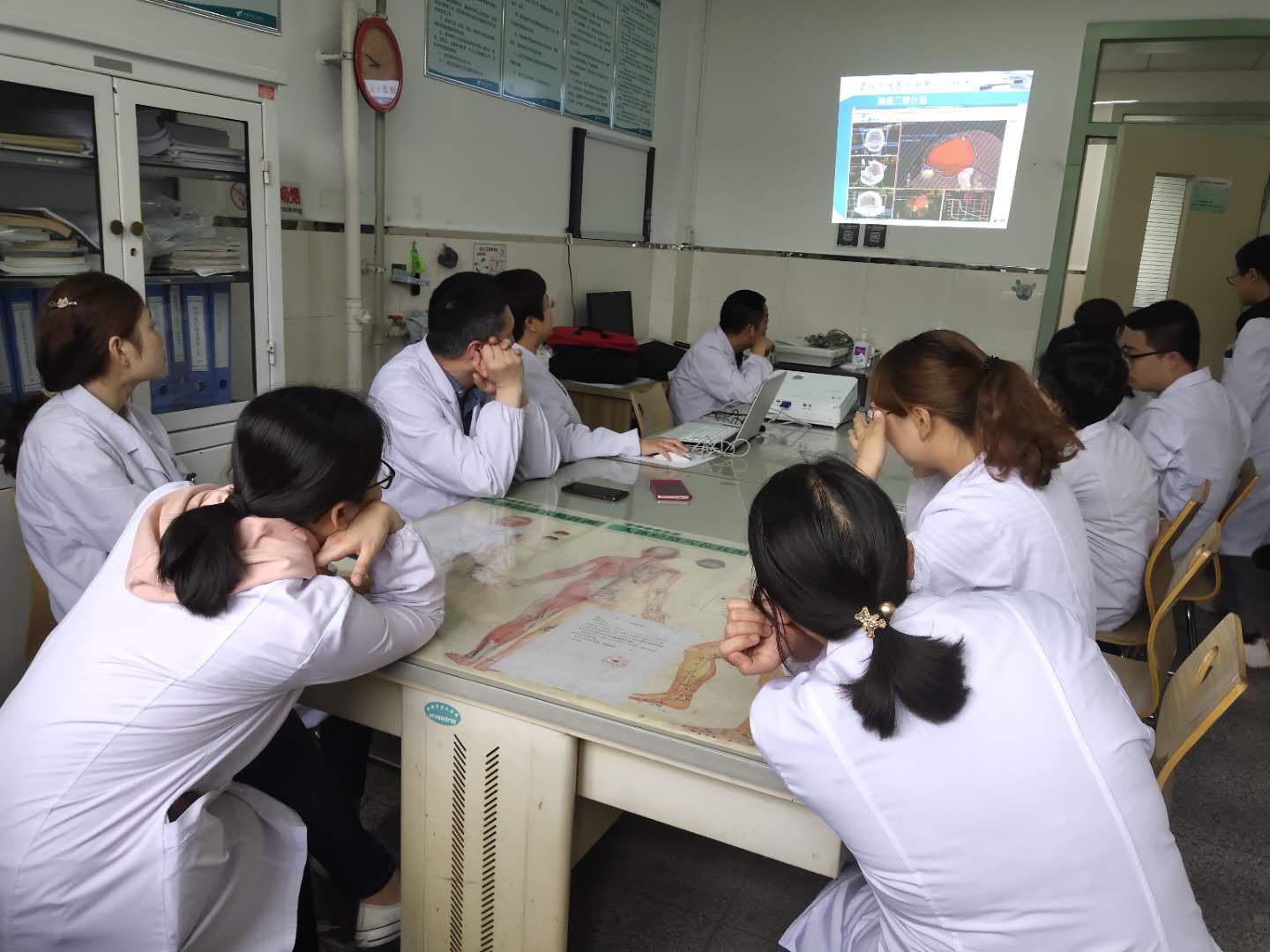 西安市第九医院放疗科开展放射治疗讲座 西安市第九医院放疗科开展放射治疗讲座