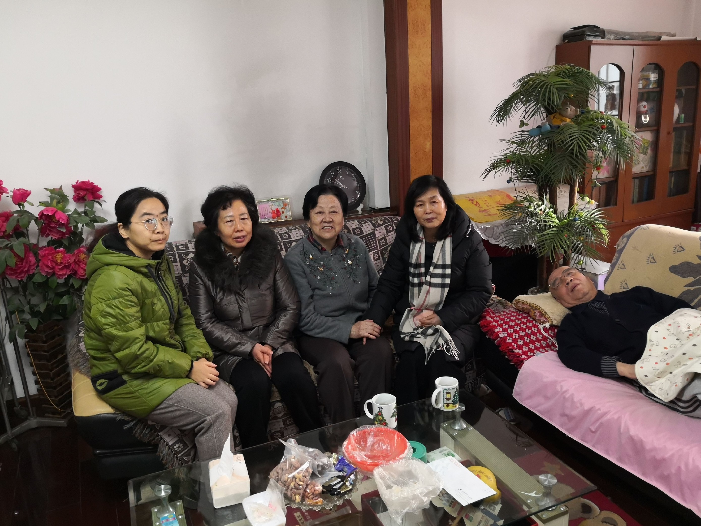 西安市第九医院节前慰问困难离退休职工 西安市第九医院节前慰问困难离退休职工