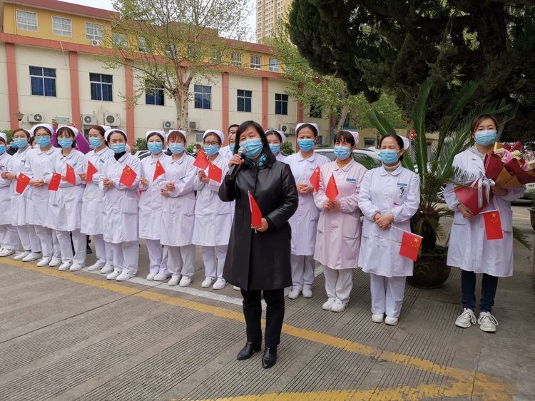 英雄归乡 西安市第九医院热烈欢迎4名战“疫”英雄回家 英雄归乡 西安市第九医院热烈欢迎4名战“疫”英雄回家