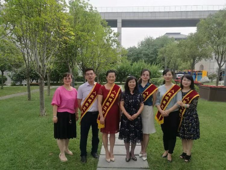 西安市教科文卫工会召开 庆祝“中国医师节”暨表彰先进大会 西安市教科文卫工会召开 庆祝“中国医师节”暨表彰先进大会