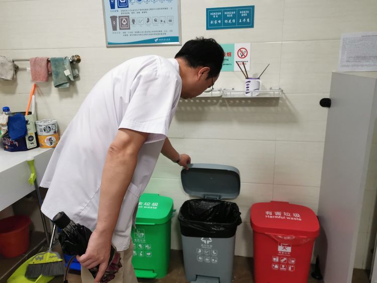 多科联合检查 助力生活垃圾分类在起始日顺利推进 多科联合检查 助力生活垃圾分类在起始日顺利推进