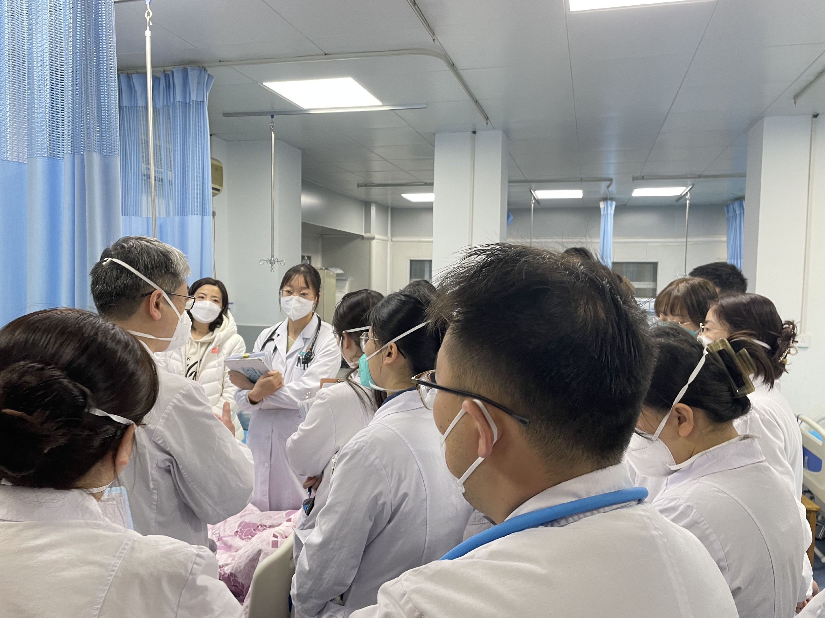 坚守医线,守护健康 坚守医线,守护健康