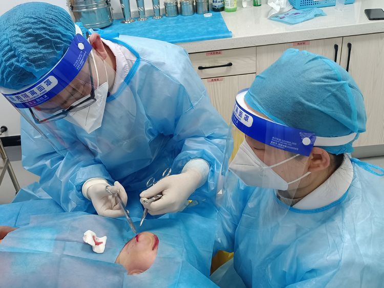 疫情之下,堪当使命,保障群众,有序就医,绿色通道,守护健康 疫情之下,堪当使命,保障群众,有序就医,绿色通道,守护健康