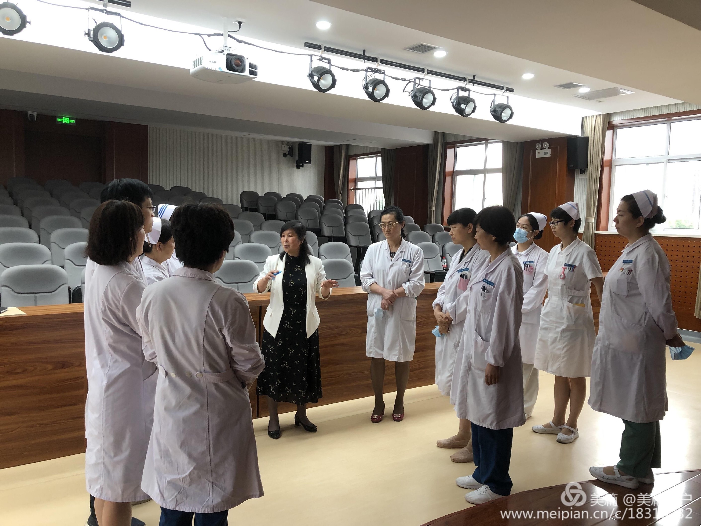 牢记总书记嘱托,争做时代先锋--市九院党委书记郑菊贤到党建联系点开展宣讲活动 牢记总书记嘱托,争做时代先锋--市九院党委书记郑菊贤到党建联系点开展宣讲活动